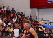 半岛体育app下载-黄蜂交易后卫，加强内线实力寻求突破的简单介绍