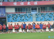 半岛体育官网app-包含国内职业足球比赛赛程密集紧张，球员们备战全力的词条