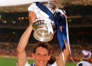 弗格森领衔球队取得关键胜利，继续向前进的简单介绍