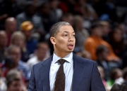 半岛体育平台-步行者开季不利，主帅寻找出路的简单介绍