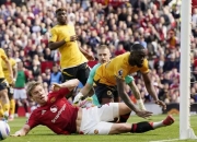 半岛体育注册-曼联大将再度受伤，媒体质疑球队战术