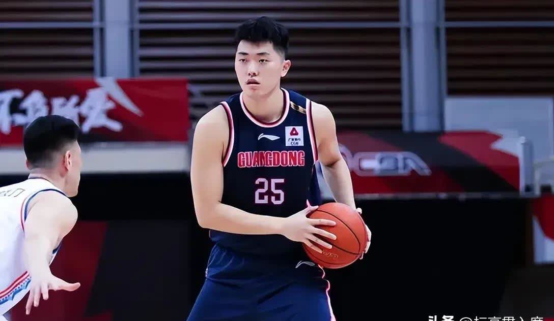 布雷斯特队凭借团结合作，拿下比赛胜利的简单介绍