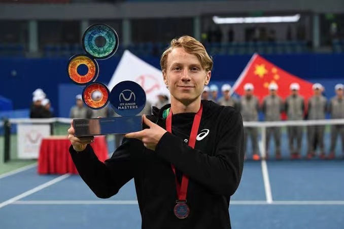 瑞士代表团在网球比赛中取得胜利