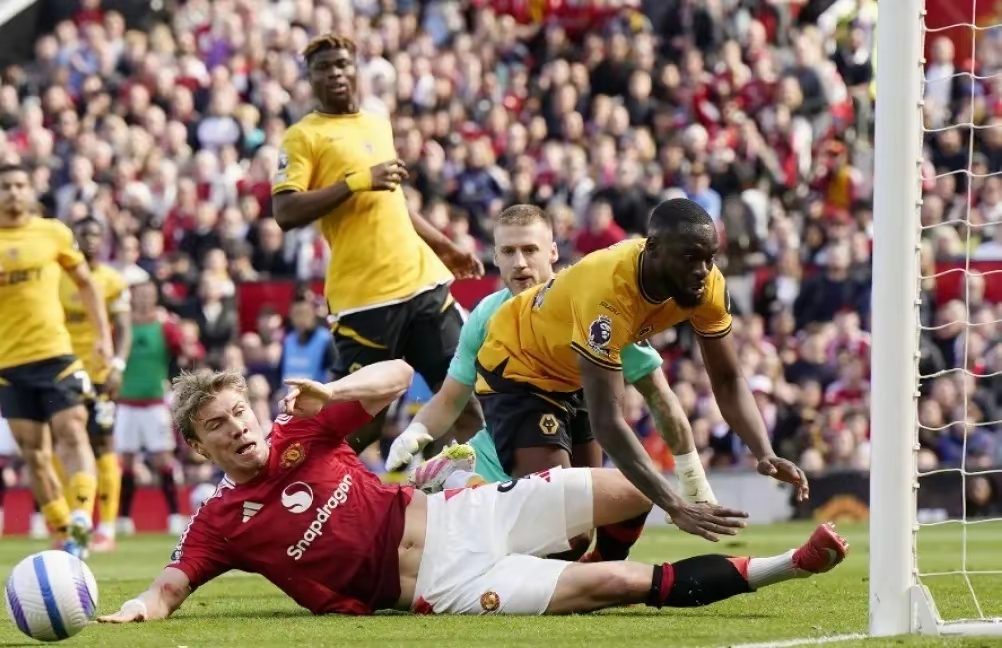 曼联大将再度受伤，媒体质疑球队战术