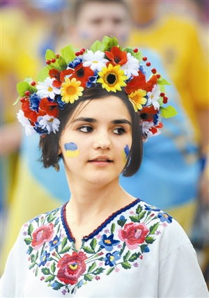 波兰足球队摘得亚军，斩获殊荣