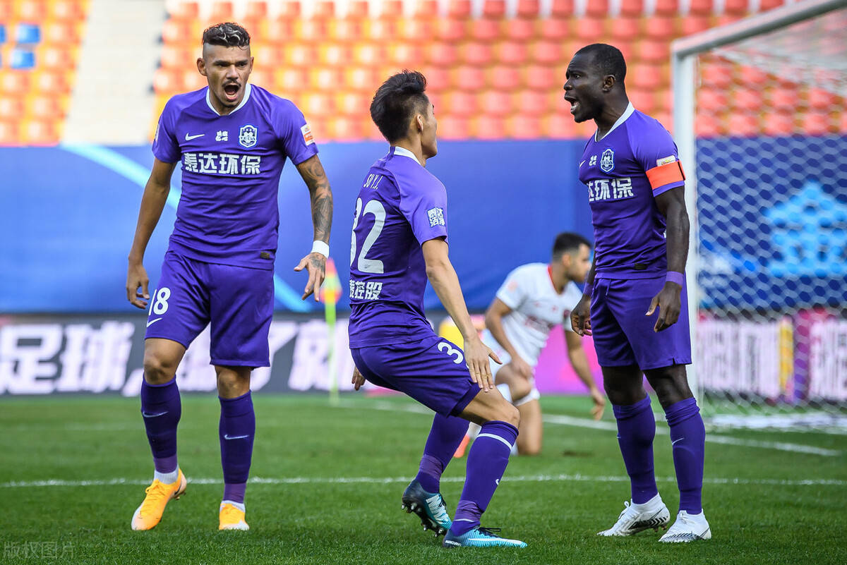 关于广州恒大客场逼平天津泰达，大连人主场不敌深圳佳兆业的信息
