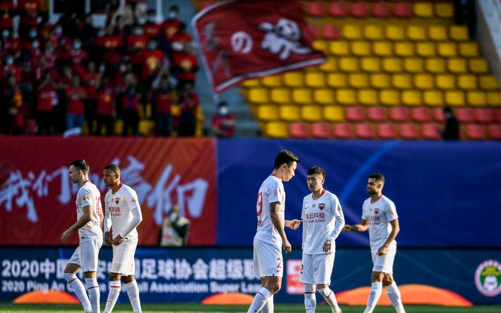 关于广州恒大客场逼平天津泰达，大连人主场不敌深圳佳兆业的信息