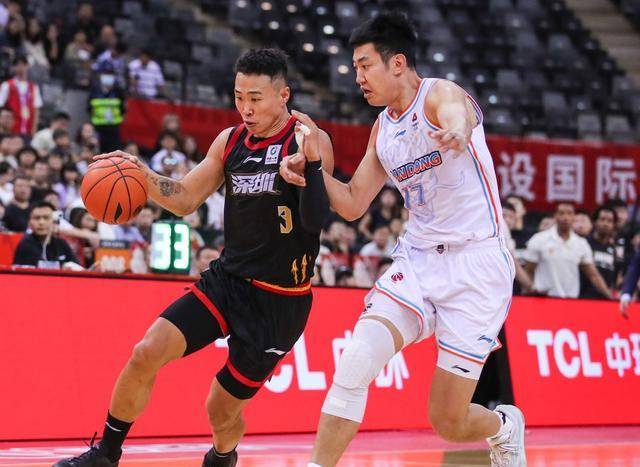 山东男篮在激烈对决中逆袭，战胜深圳队