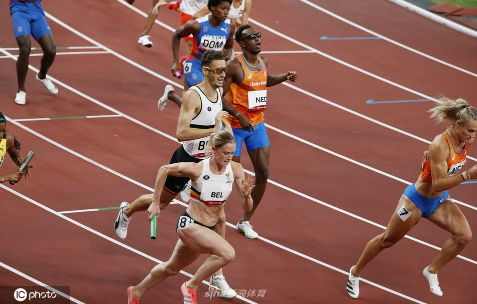 波兰田径选手勇夺冠军，称霸赛场