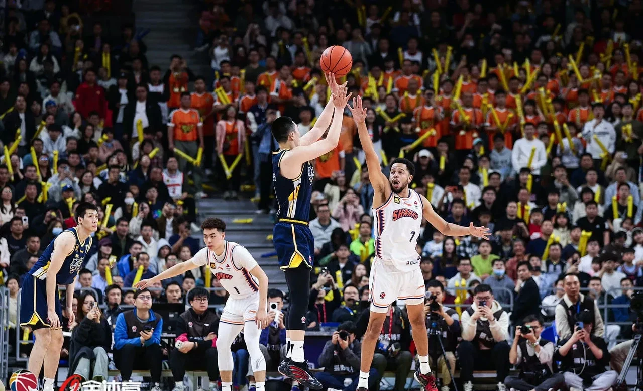 包含广东队员复出，迅速逆转比分取得关键胜利的词条