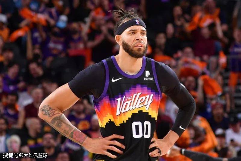 犹他爵士续约边缘球员尼奇-塔成，球队深化阵容，备战新赛季的简单介绍