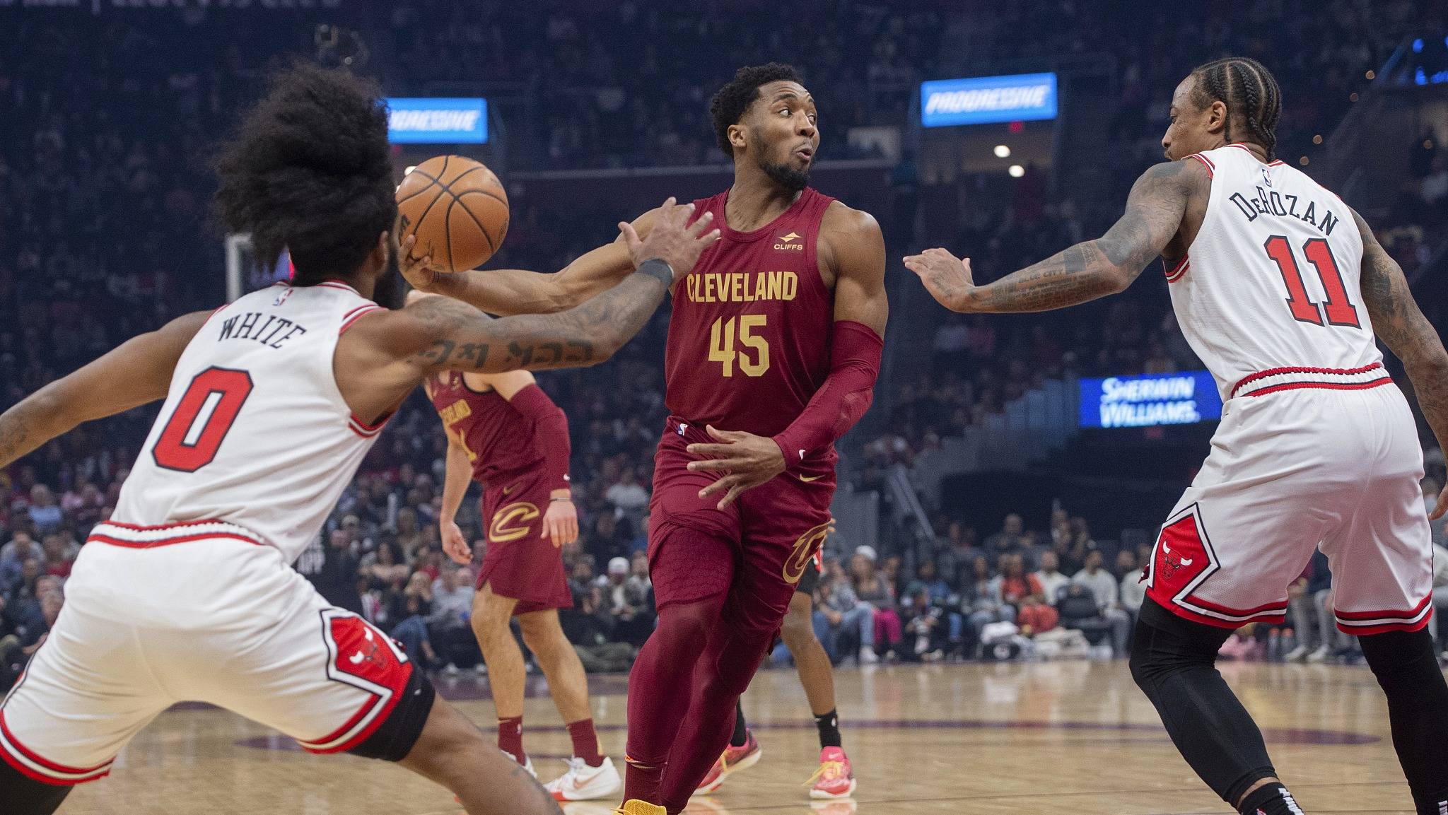 猛龙客场击败步行者，继续领跑东部