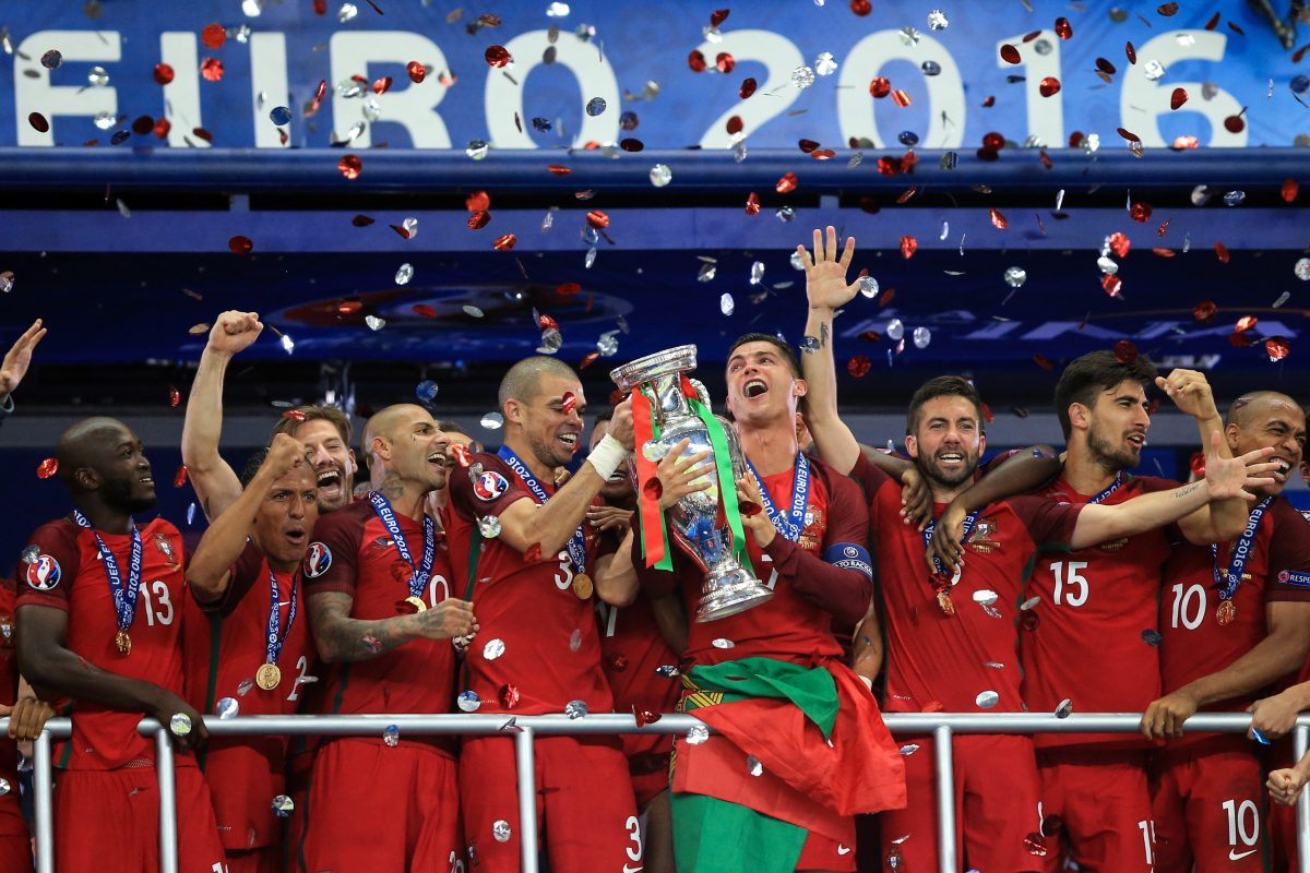 包含法国足球联赛战况激烈，激发球迷热情的词条