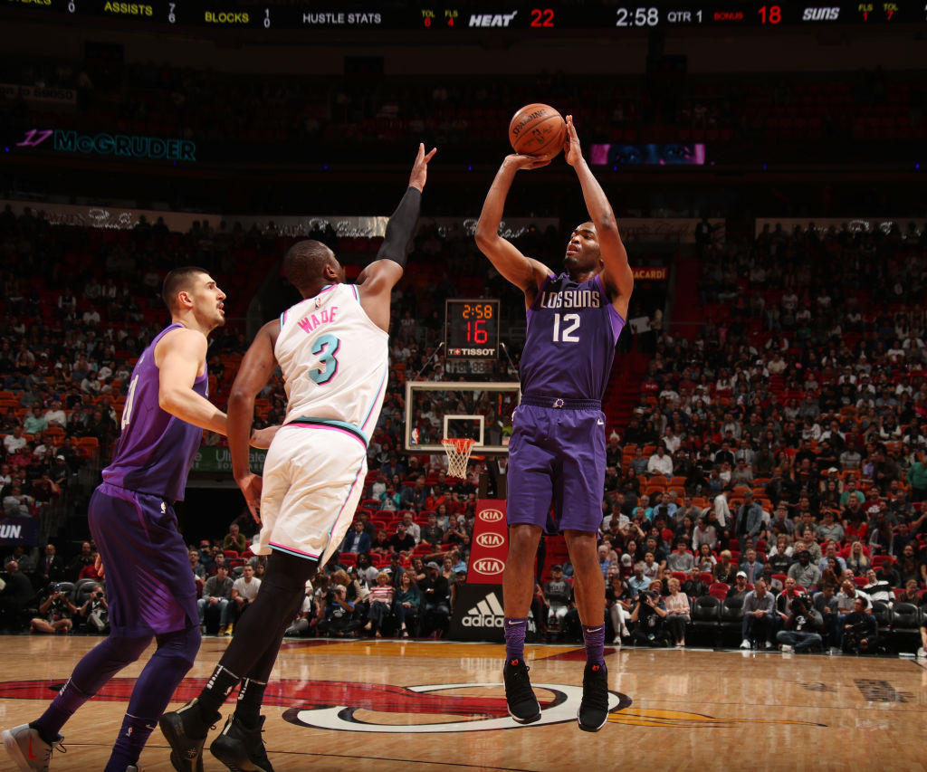 关于太阳客场大胜热火，布克数据全面的信息